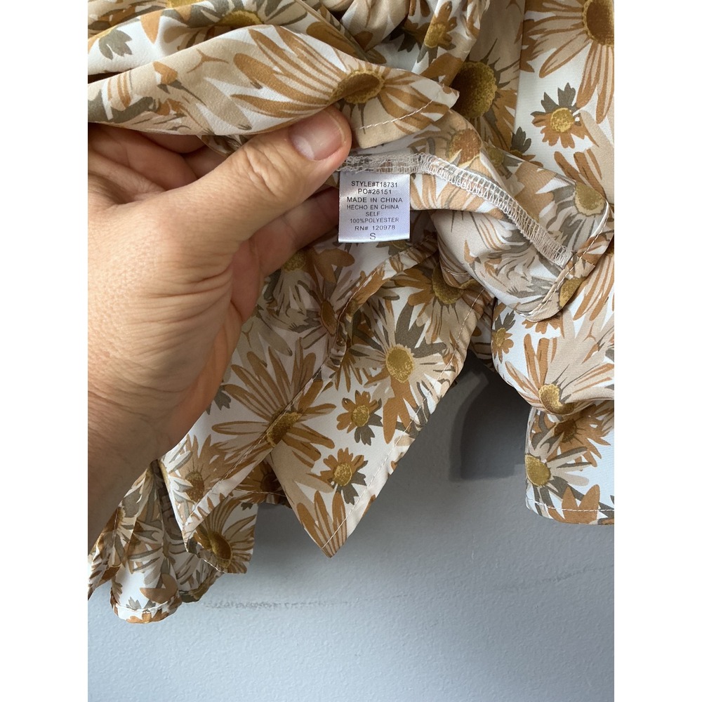 Entro Mustard Yellow Daisy Floral Smocked Back Puff Sleeve Babydoll Top Small - Picture 9 of 10